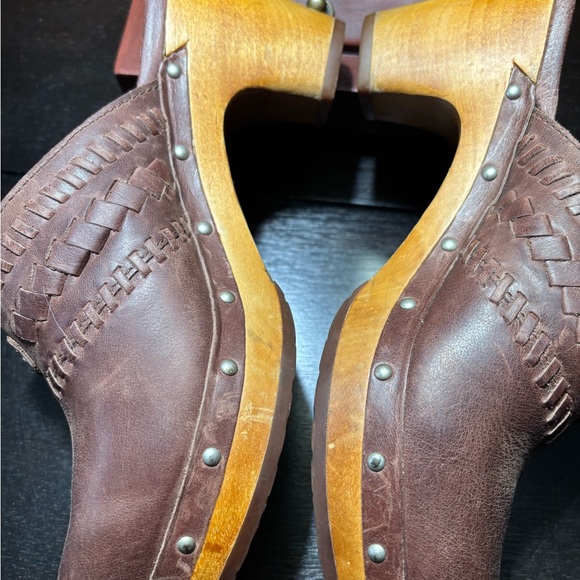 UGG Vivica leather clogs. Size 6 - Picture 3 of 5